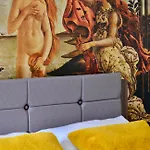 Vintage Apartment With Balcony And Parking II