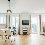 The 15\'S Apartments