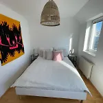 Traumwohnung Mit Balkon Im 17 Bezirk