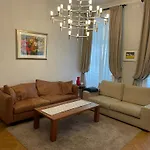 Repraesentative Wohnung In Bester Lage