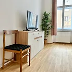 Sunny Apartments With Free Parking - 15 Min To Center