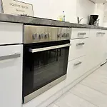 Sunny Apartments With Free Parking - 15 Min To Center