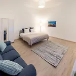 Second District Charming Flat