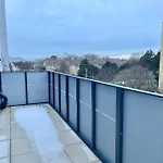 Modern Rooftop Apartment With Free Parking