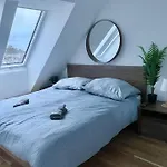 Modern Rooftop Apartment With Free Parking