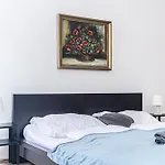 Budget Apartments Well Connected To The Whole City
