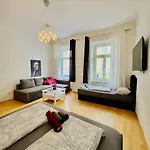 Family Apartment Th8 8