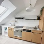 Cozy & New With Balcony View