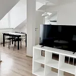 Cozy & New With Balcony View