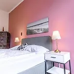 Lovely 1Br Apt. Near Akh Hospital