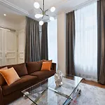 6 Rooms