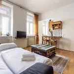 Next To Stadthalle & Westbahnhof