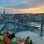 Wiener Schloss Wilhelminen Apartment 360° Views