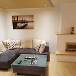 Esslinger Hauptstr Spacious Apartment With Loggia