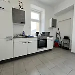 Cozy 4Br Shared Apt.- Near U3/Zippererstrasse