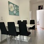 Cozy 4Br Shared Apt.- Near U3/Zippererstrasse