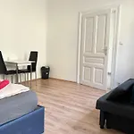 Cozy 4Br Shared Apt.- Near U3/Zippererstrasse