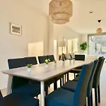 140 M2 Modern Maisonette With Garden & Free Parking