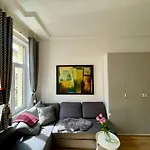 Your Home In Vienna Self Check In