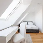 Symphony Apartments 39 - Modern Loft With Terrace And Grill In Central Location