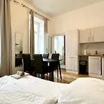 Cosy Apartment Located At Famous Vienna Kutschkermarkt