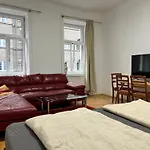 Cozy 2Br Apt- Near Danube River