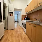 Cozy 2Br Apt- Near Danube River