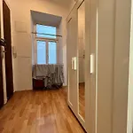Cozy 2Br Apt- Near Danube River