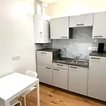 Traumhafte Wohnung Fuer 2, Walk In Dusche, Extra Kueche, Nespresso, Zentral