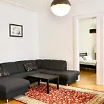 Apartment 3 Stops To Mainstation