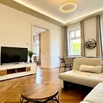 Boutique Apartment At Famous Vienna Kutschkermarkt