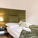Friendly 2Br Apt- Near U6 Station Am Schoepfwerk