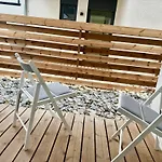 Modern Apartment With Balcony & Free Parking - Nearby Metro