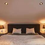 Luxurious 3Bd Villa In Prime Location Of Vienna W Jacuzzi Swimming Pool N Free Parking