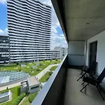 Spacious 1Br Apartment With Balcony Above Citygate Shopping Complex With Metro Access