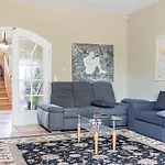 Double Room In An Elegant House Gd