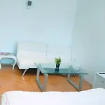 Cozy Room In Keplerplatz Kp T