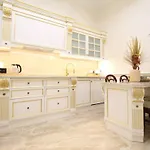 Luxurious Apartment In Vienna City Center Kn