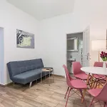 Cozy I Central I Free Parking