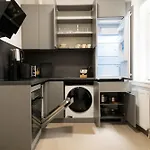 Pet-Friendly Modern Apartment Near Belvedere