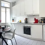 Central Mariahilfer Apartment 5 Min To The Schoenbrunn Palace And City Shopping Center