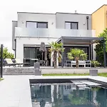 Luxury Vienna 6Br Villa With Private Pool & Sauna - Pets Allowed