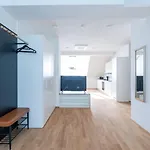 Luxurious 70 M2 With Balcony & Air Conditioning