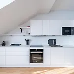 Luxurious 70 M2 With Balcony & Air Conditioning