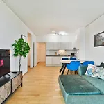 Vienna Sky Apartment I Rooftop Pool I Netflix