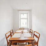 Big Apartment For 10 People