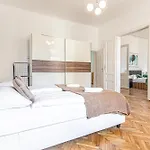 Timeless Vienna: 2Br Apt In The Historic District