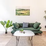 18 Min To City Center Via U3 - Lovely 1Br Ground Floor Gem