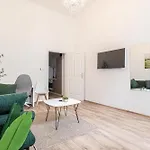 18 Min To City Center Via U3 - Lovely 1Br Ground Floor Gem