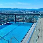 Panorama Sky Apartment I Rooftop Pool I Metro Station